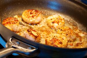 Coquilles Saint-Jacques au Pommeau de Bretagne